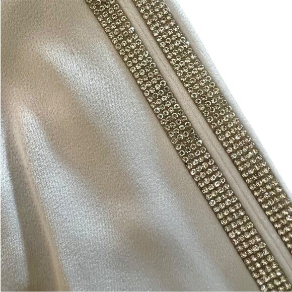 NWOT ALICE + OLIVIA Donald Crystal-Embellished White Satin-Crepe Shorts – Sz 14 - Picture 7 of 9